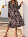 Vestido midi de manga larga con sobrepelliz de leopardo de Perfee