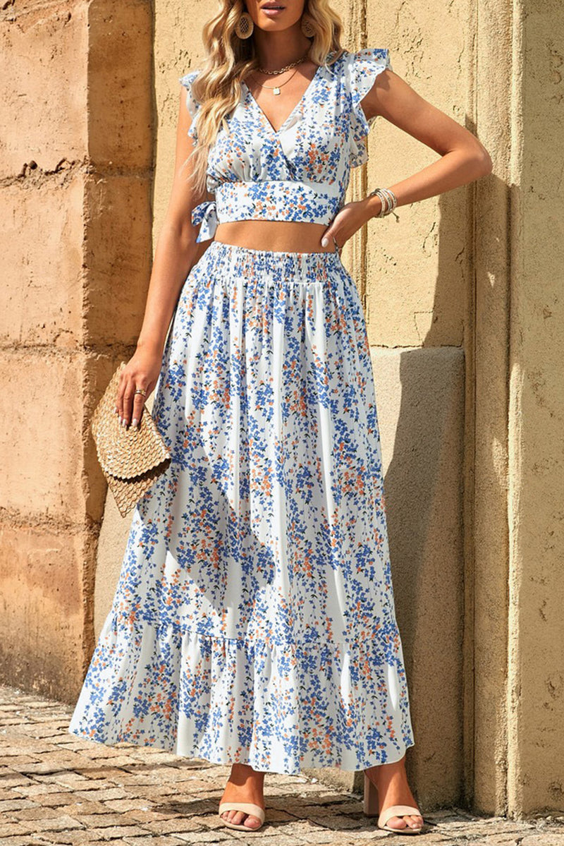 Conjunto de falda larga y top corto con volantes y flores blancas