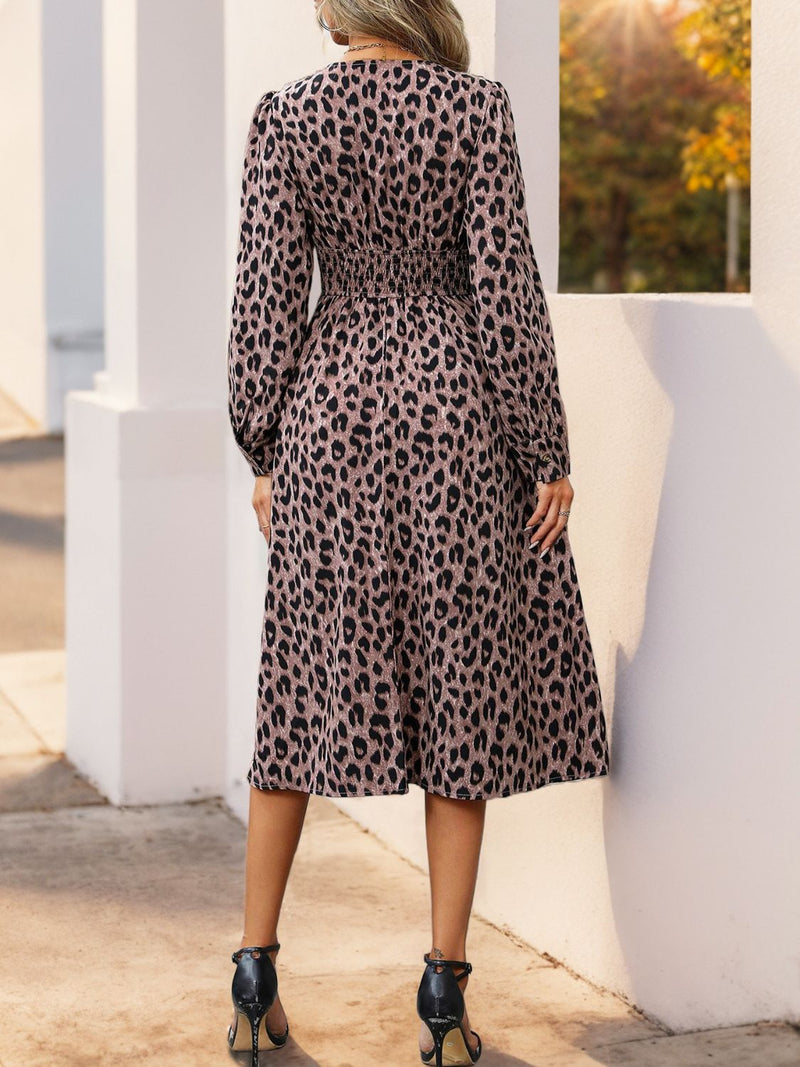 Vestido midi de manga larga con sobrepelliz de leopardo de Perfee