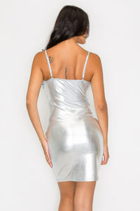 Vestido mini de foil con escote en forma de barco