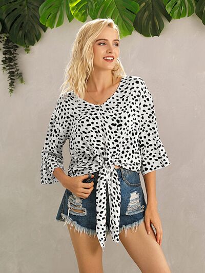 Blusa de cuello en V con botones y estampado atada