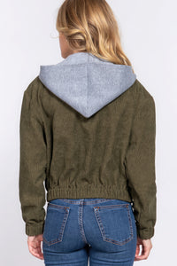 Chaqueta de corduroy con capucha de manga larga