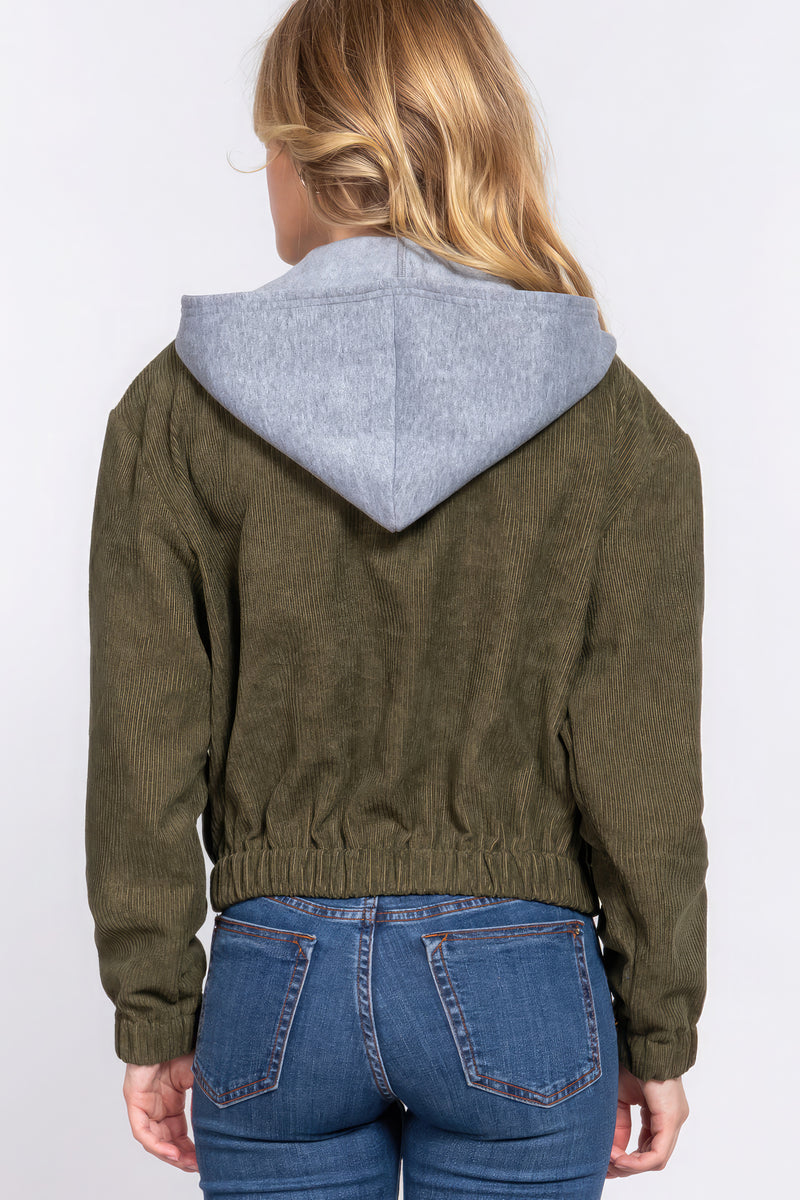 Chaqueta de corduroy con capucha de manga larga