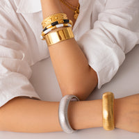 Brazalete de acero inoxidable chapado en oro de 18 quilates