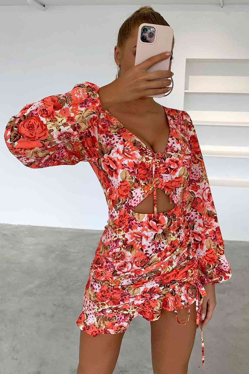 Vestido mini de manga larga con corte floral